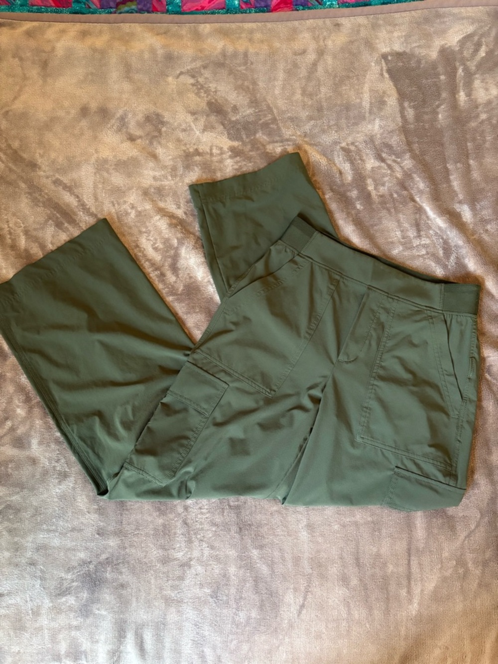 Like New Athleta Brooklyn Heights High Rise Cargo Pant Aspen Olive 2
